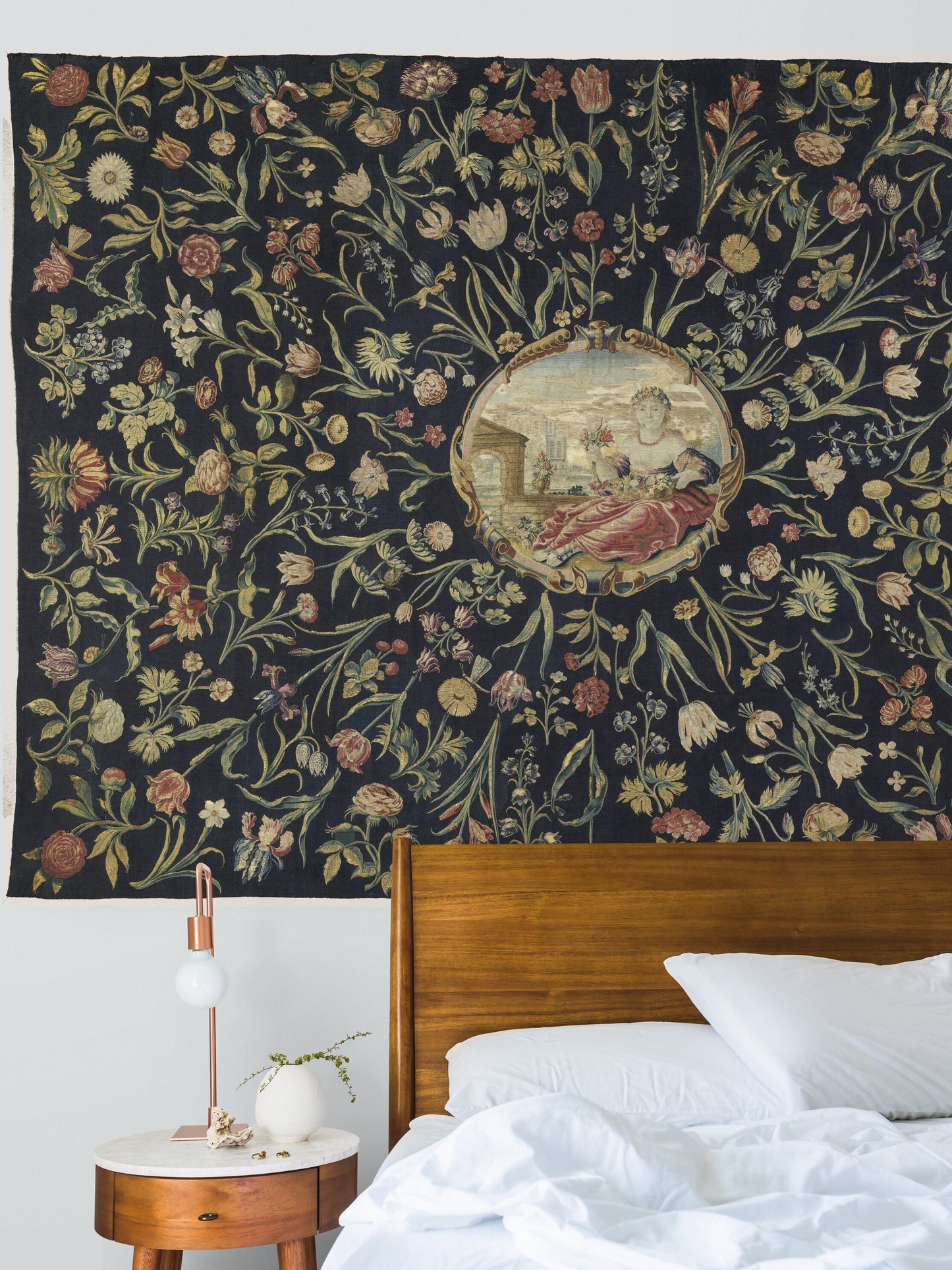 Toile de Jouy Floral Tapestry with a Central Medallion RE244988